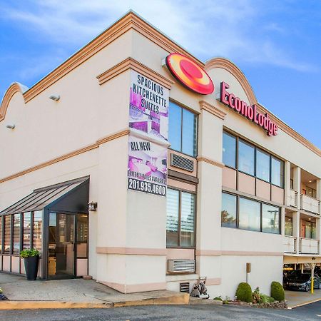 Отель Super 8 By Wyndham Meadowlands Карлстад Экстерьер фото